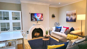 Stylish 2 Bedroom Apartment, Leeds Centre + Free Parking